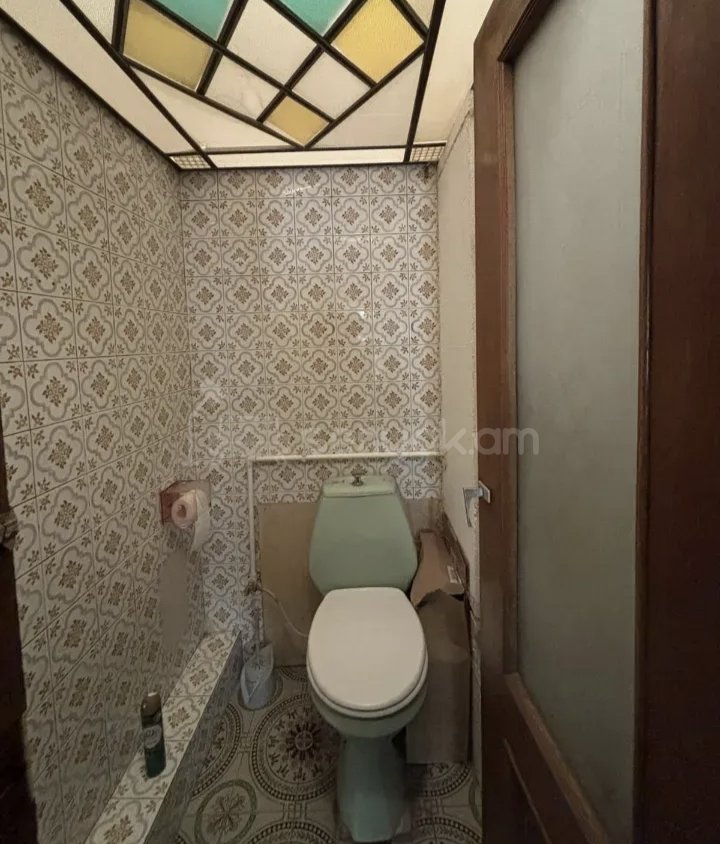3 Սենյականոց Բնակարան Քարե Շենքում, 77քմ, 1/1 հարկ, Նորմալ Վիճակում, Կահավորված