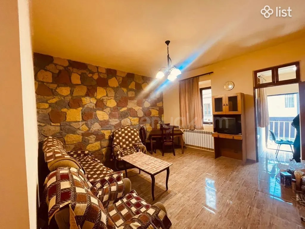 3 Սենյականոց Բնակարան Քարե Շենքում, 77քմ, 1/1 հարկ, Նորմալ Վիճակում, Կահավորված