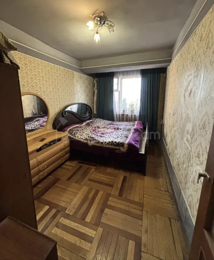 3 Սենյականոց Բնակարան Քարե Շենքում, 77քմ, 1/1 հարկ, Նորմալ Վիճակում, Կահավորված