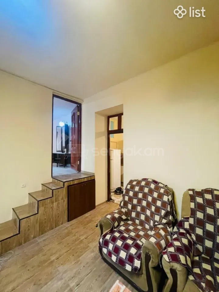 3 Սենյականոց Բնակարան Քարե Շենքում, 77քմ, 1/1 հարկ, Նորմալ Վիճակում, Կահավորված