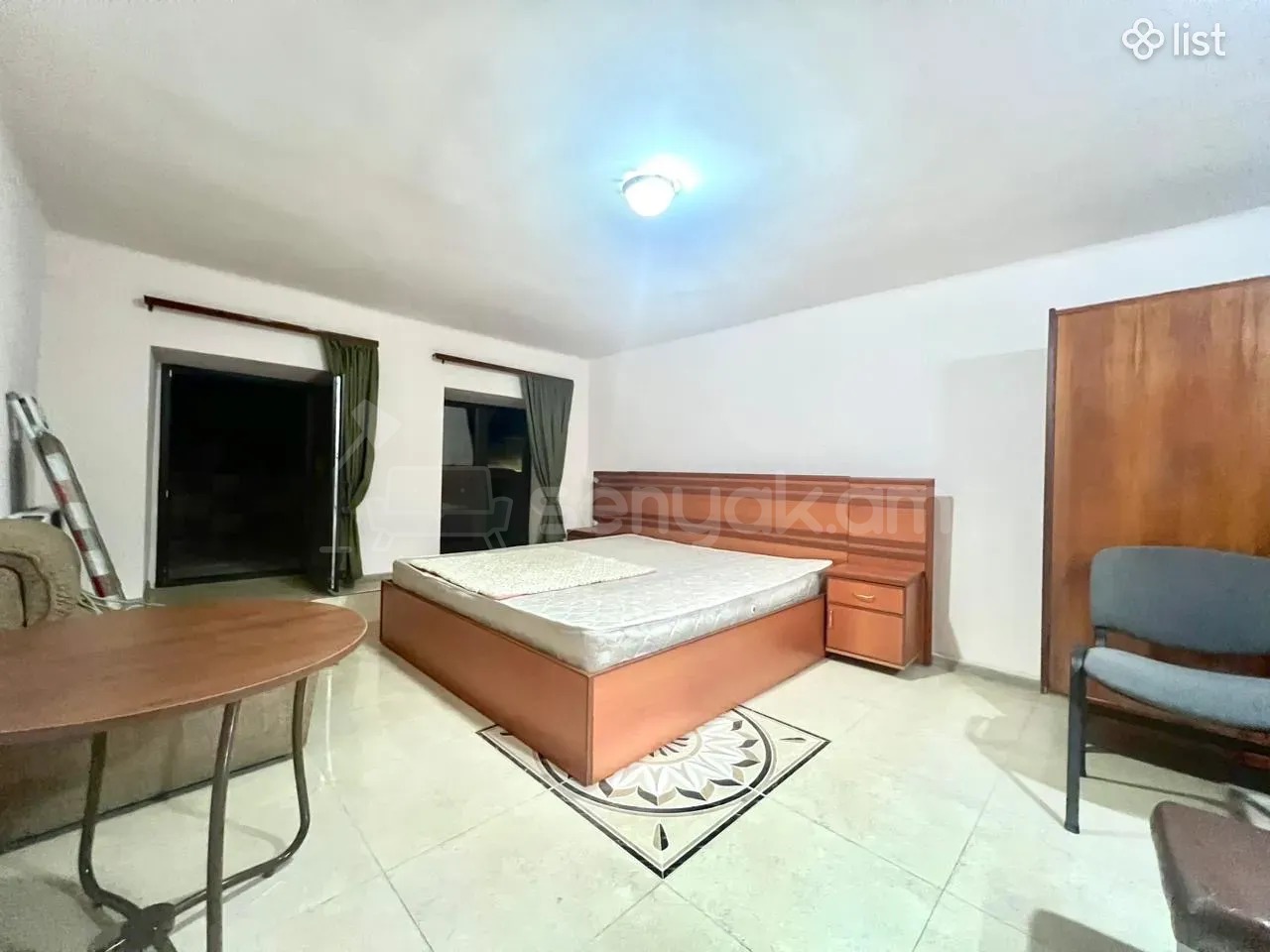3 Սենյականոց Բնակարան Քարե Շենքում, 77քմ, 1/1 հարկ, Նորմալ Վիճակում, Կահավորված