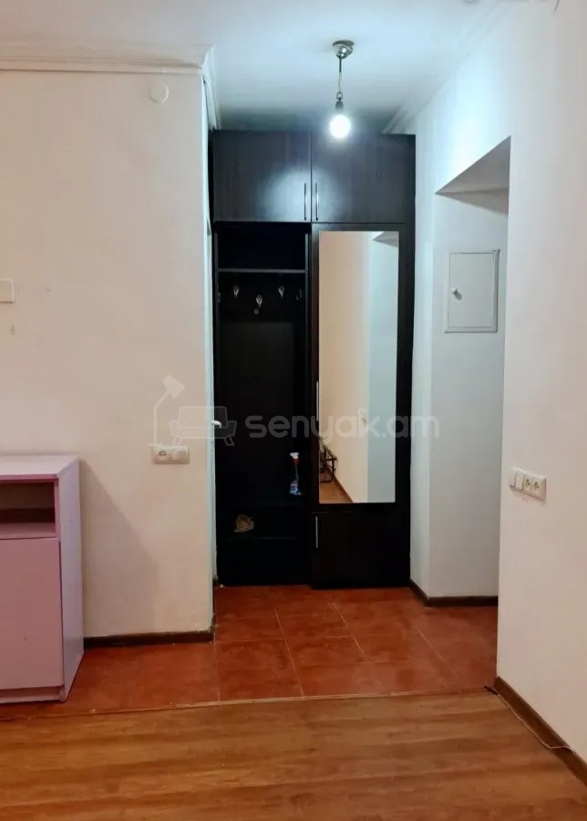 1 Սենյականոց Բնակարան Քարե Շենքում, 40քմ, 2/5 հարկ, Կոսմետիկ Վերանորոգված, Կահավորված