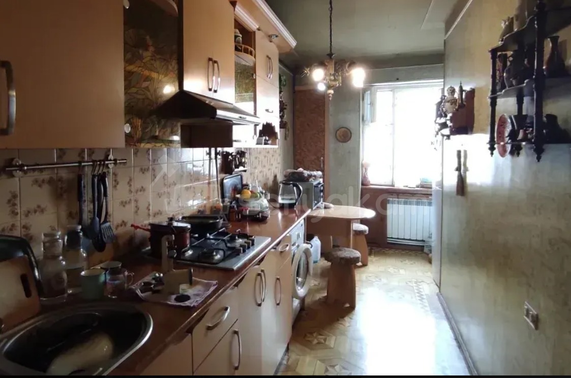 3 Սենյականոց Բնակարան, 77քմ, 3/9 հարկ, Նորմալ Վիճակում