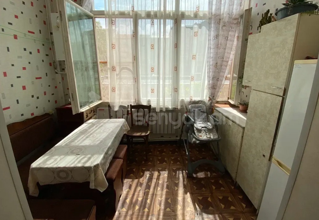 3 Սենյականոց Բնակարան Քարե Շենքում, 57քմ, 2/4 հարկ, Կոսմետիկ Վերանորոգված