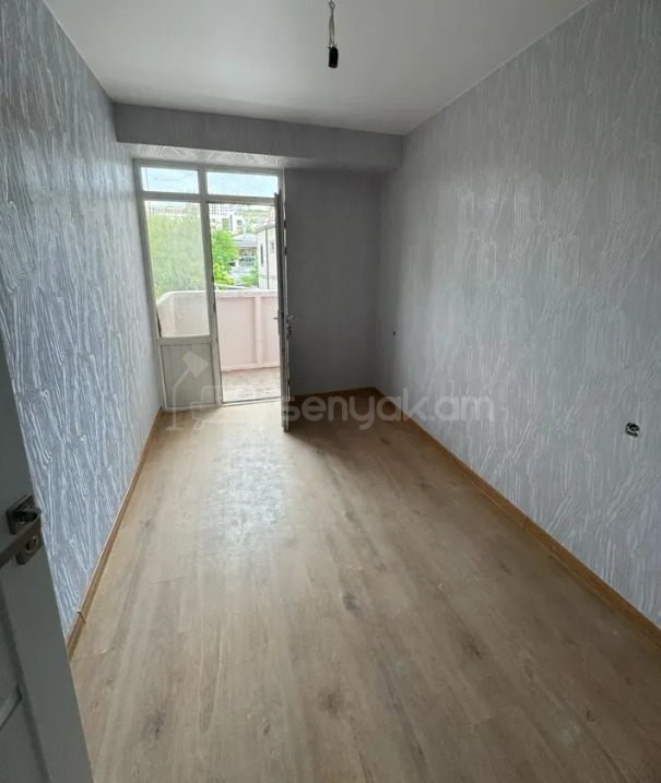 4 Սենյականոց Բնակարան, 83քմ, 3/9 հարկ, Կապիտալ Վերանորոգված