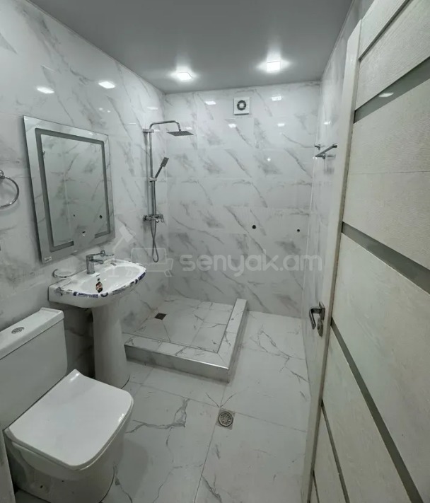 4 Սենյականոց Բնակարան, 83քմ, 3/9 հարկ, Կապիտալ Վերանորոգված