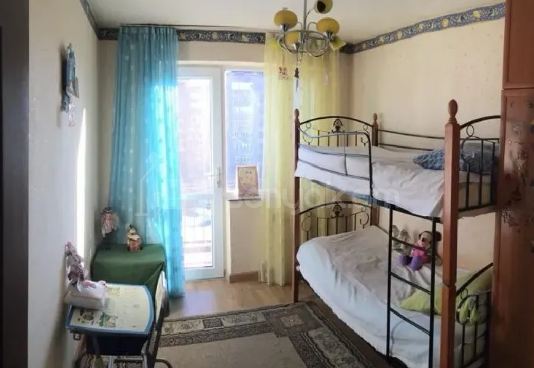 3 Սենյականոց Բնակարան Քարե Շենքում, 81քմ, 5/5 հարկ, Կապիտալ Վերանորոգված