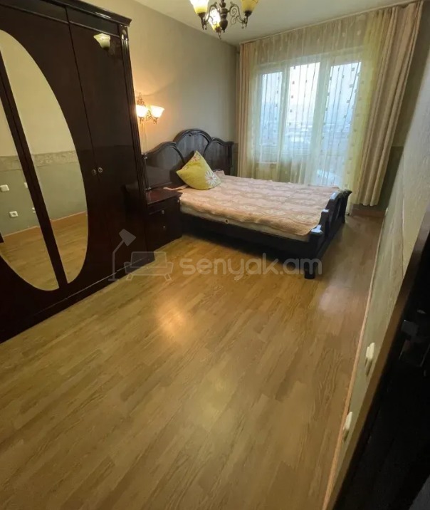 3 Սենյականոց Բնակարան Քարե Շենքում, 81քմ, 5/5 հարկ, Կապիտալ Վերանորոգված