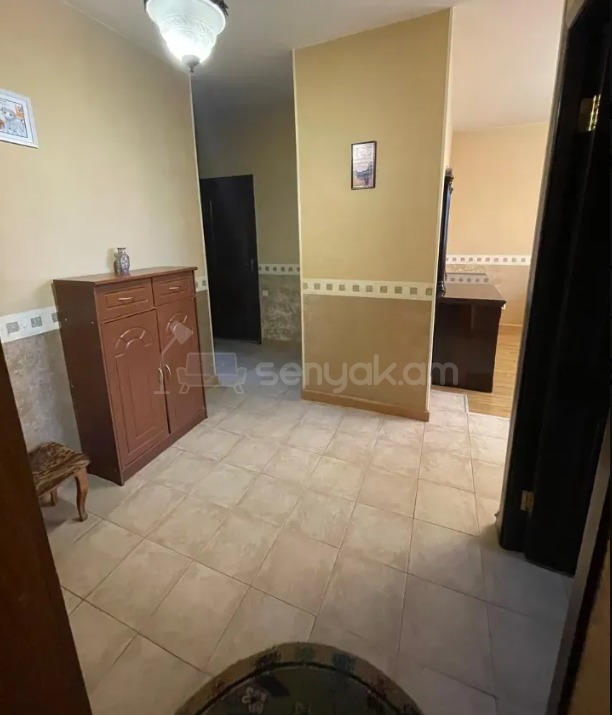 3 Սենյականոց Բնակարան Քարե Շենքում, 81քմ, 5/5 հարկ, Կապիտալ Վերանորոգված