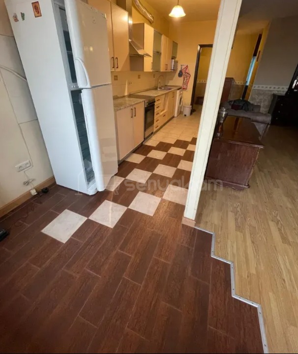 3 Սենյականոց Բնակարան Քարե Շենքում, 81քմ, 5/5 հարկ, Կապիտալ Վերանորոգված