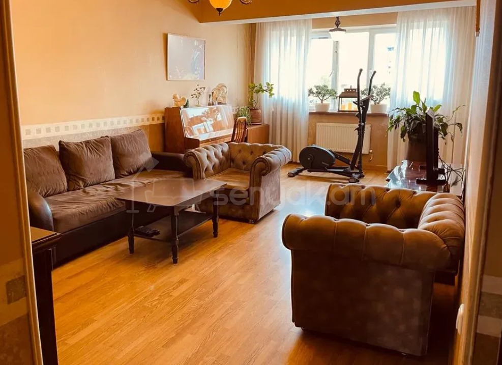 3 Սենյականոց Բնակարան Քարե Շենքում, 81քմ, 5/5 հարկ, Կապիտալ Վերանորոգված