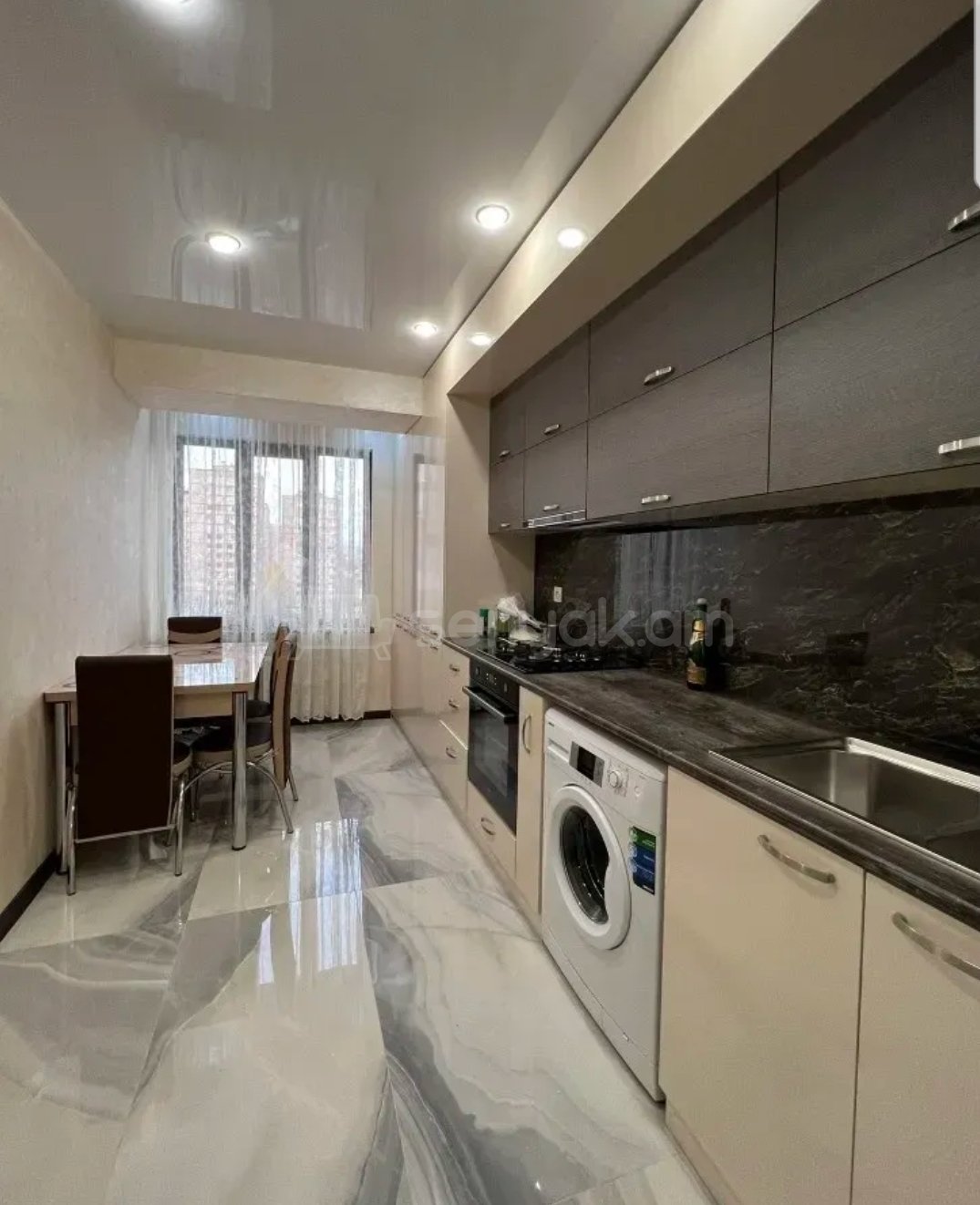 3 Սենյականոց Բնակարան, 85քմ, 7/14 հարկ, Դիզայներական Վերանորոգված, Կահավորված, Արևկող