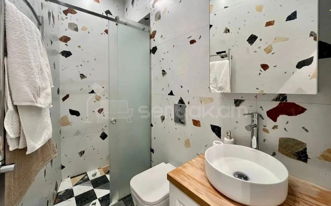 3 Սենյականոց Բնակարան Քարե Շենքում, 90քմ, 3/5 հարկ, Դիզայներական Վերանորոգված, Կահավորված, Արևկող