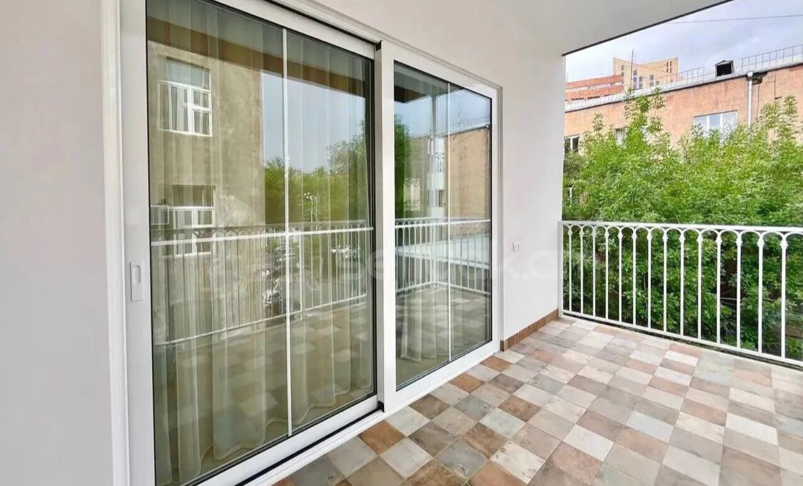 3 Սենյականոց Բնակարան Քարե Շենքում, 90քմ, 3/5 հարկ, Դիզայներական Վերանորոգված, Կահավորված, Արևկող