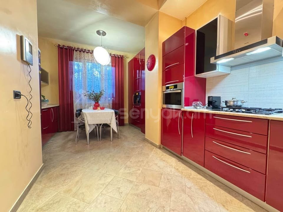 3 Սենյականոց Բնակարան Քարե Շենքում, 100քմ, 5/5 հարկ, Կապիտալ Վերանորոգված