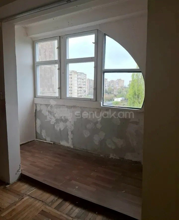 1 Սենյականոց Բնակարան, 48քմ, 3/9 հարկ, Պետական Վիճակում