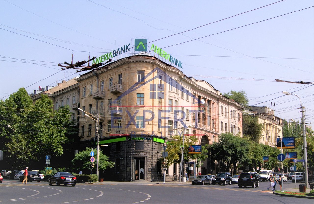 3 Սենյականոց Բնակարան Քարե Շենքում, 89քմ, 3/5 հարկ, Պետական Վիճակում