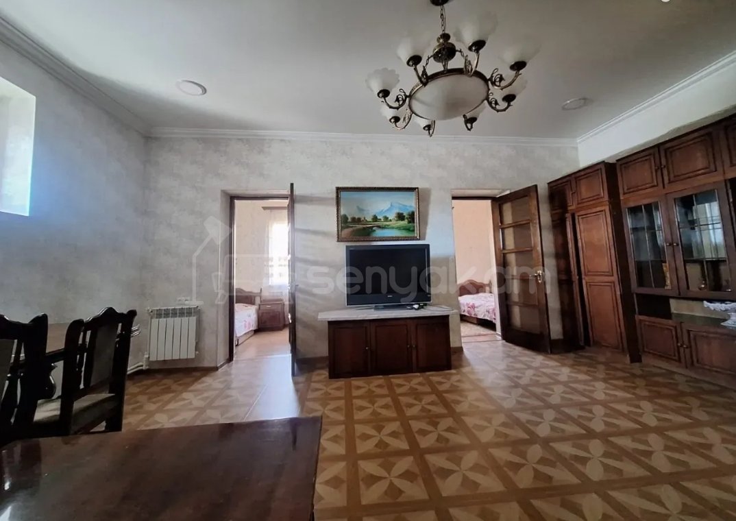 2 Սենյականոց Բնակարան Քարե Շենքում, 70քմ, 2/4 հարկ, Կապիտալ Վերանորոգված, Կահավորված, Արևկող