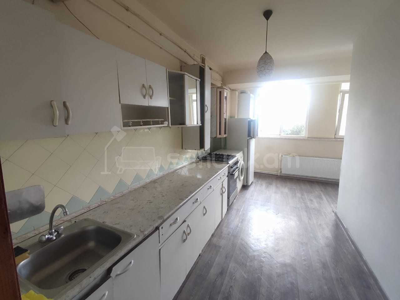 3 Սենյականոց Բնակարան, 80քմ, 4/9 հարկ, Նորմալ Վիճակում