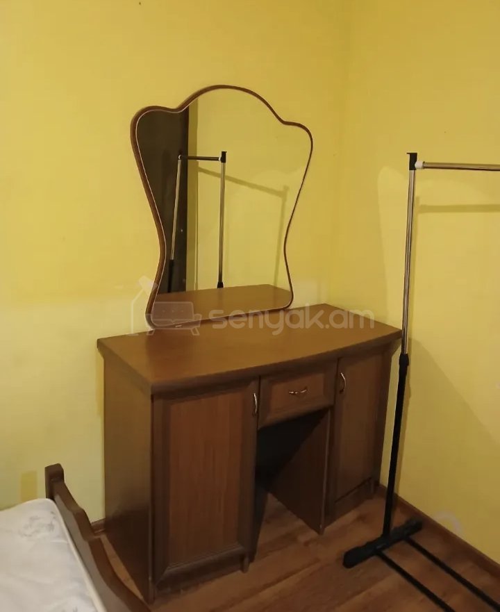 2 Սենյականոց Բնակարան Քարե Շենքում, 58քմ, 2/2 հարկ, Նորմալ Վիճակում, Կահավորված