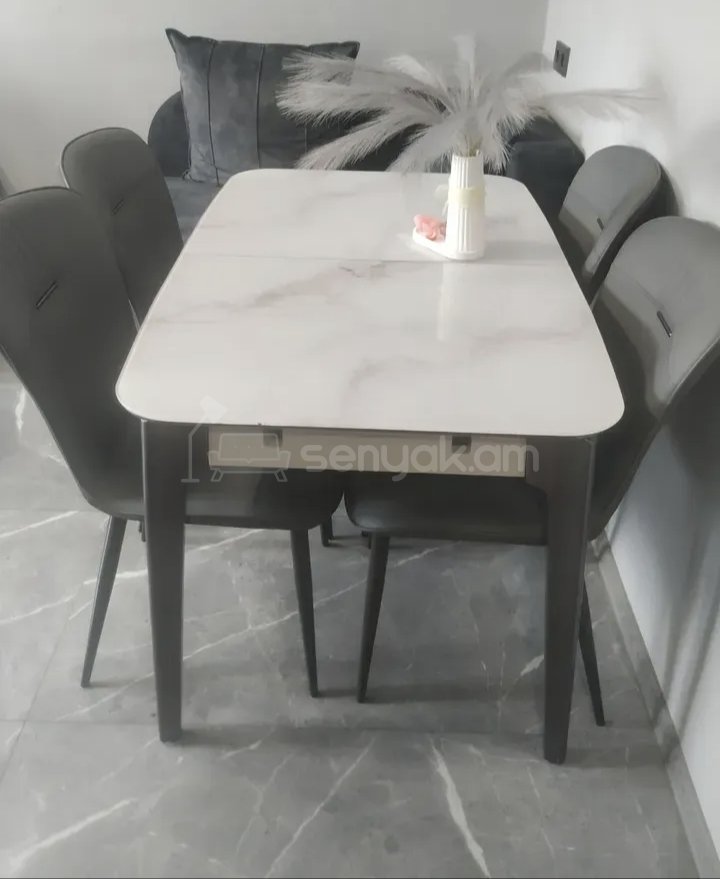 1 Սենյականոց Բնակարան Քարե Շենքում, 42քմ, 3/5 հարկ, Նորմալ Վիճակում, Կահավորված, Արևկող
