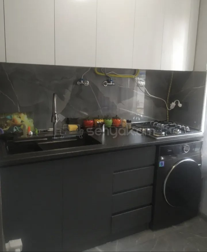 1 Սենյականոց Բնակարան Քարե Շենքում, 42քմ, 3/5 հարկ, Նորմալ Վիճակում, Կահավորված, Արևկող
