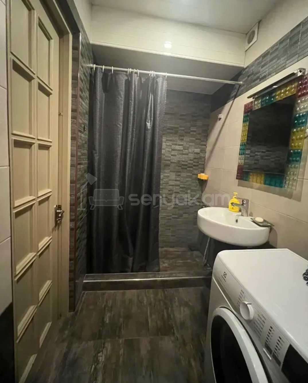 3 Սենյականոց Բնակարան Քարե Շենքում, 82քմ, 5/6 հարկ, Կապիտալ Վերանորոգված