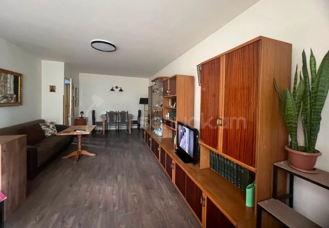 3 Սենյականոց Բնակարան Քարե Շենքում, 82քմ, 5/6 հարկ, Կապիտալ Վերանորոգված