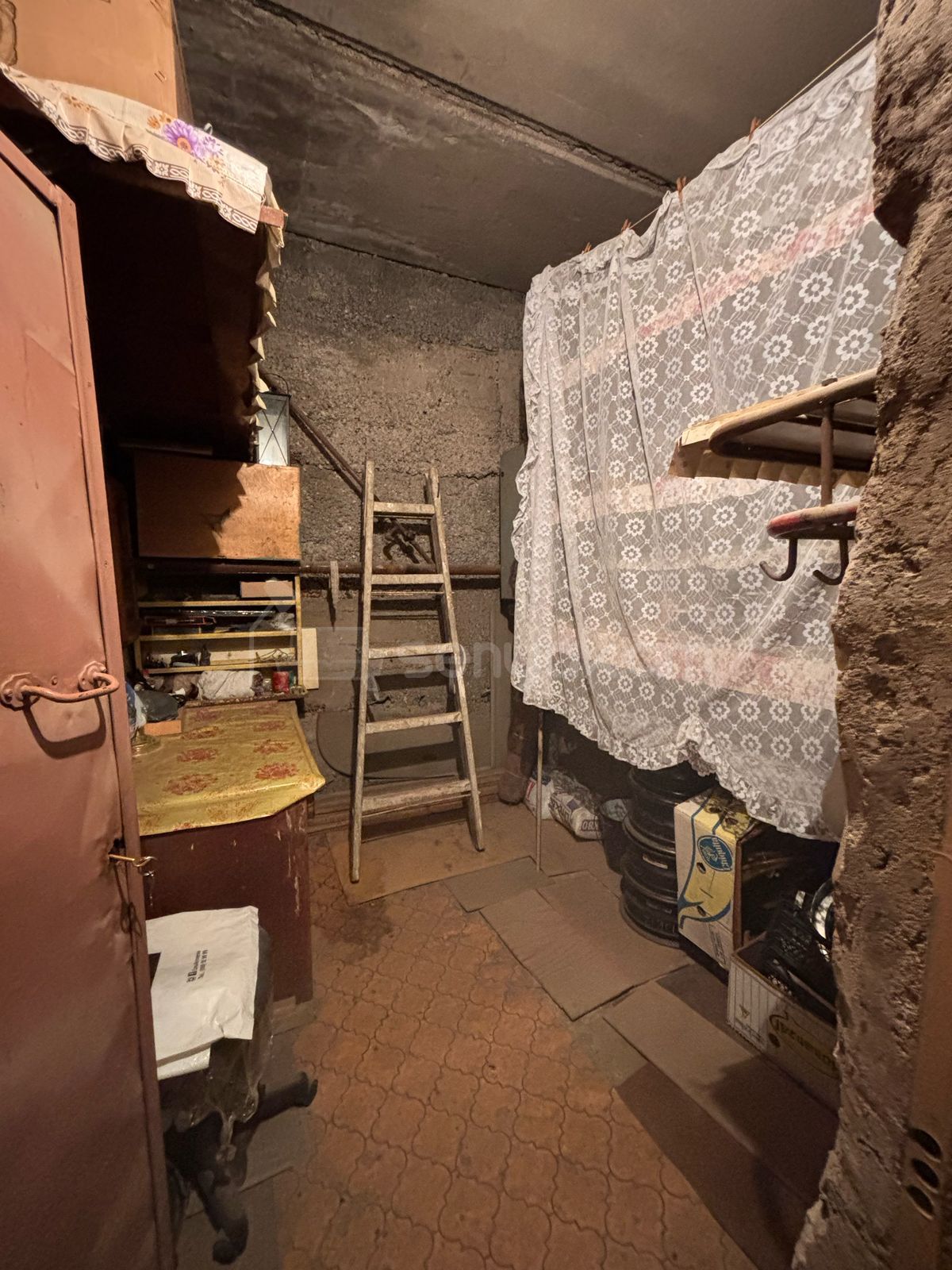 2 Սենյականոց Բնակարան Քարե Շենքում, 47քմ, 5/5 հարկ, Կապիտալ Վերանորոգված