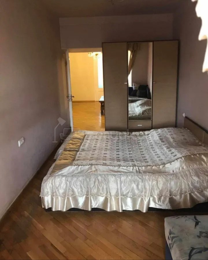 3 Սենյականոց Բնակարան Քարե Շենքում, 96քմ, 4/5 հարկ, Կապիտալ Վերանորոգված, Կահավորված