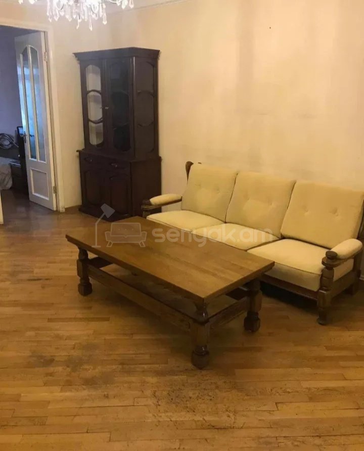 3 Սենյականոց Բնակարան Քարե Շենքում, 96քմ, 4/5 հարկ, Կապիտալ Վերանորոգված, Կահավորված