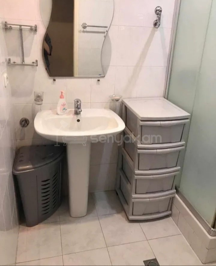 3 Սենյականոց Բնակարան Քարե Շենքում, 96քմ, 4/5 հարկ, Կապիտալ Վերանորոգված, Կահավորված
