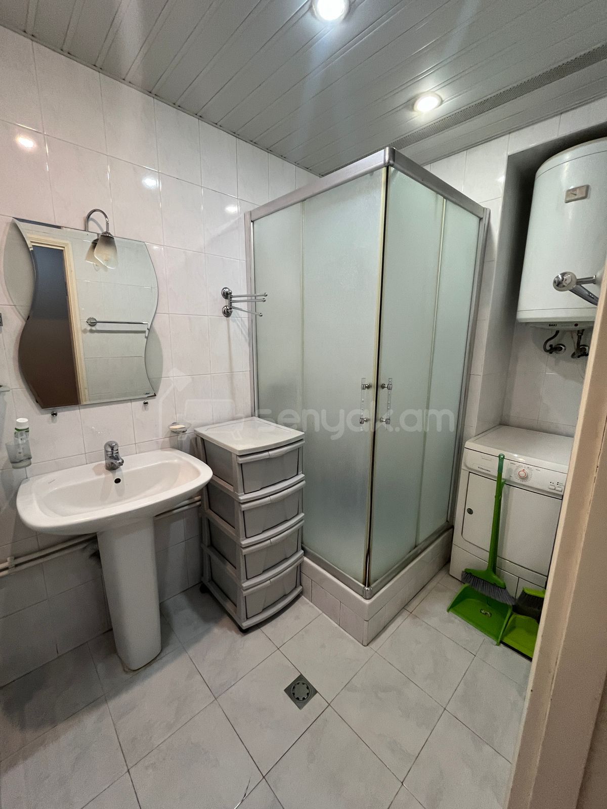 3 Սենյականոց Բնակարան Քարե Շենքում, 96քմ, 4/5 հարկ, Կապիտալ Վերանորոգված, Կահավորված