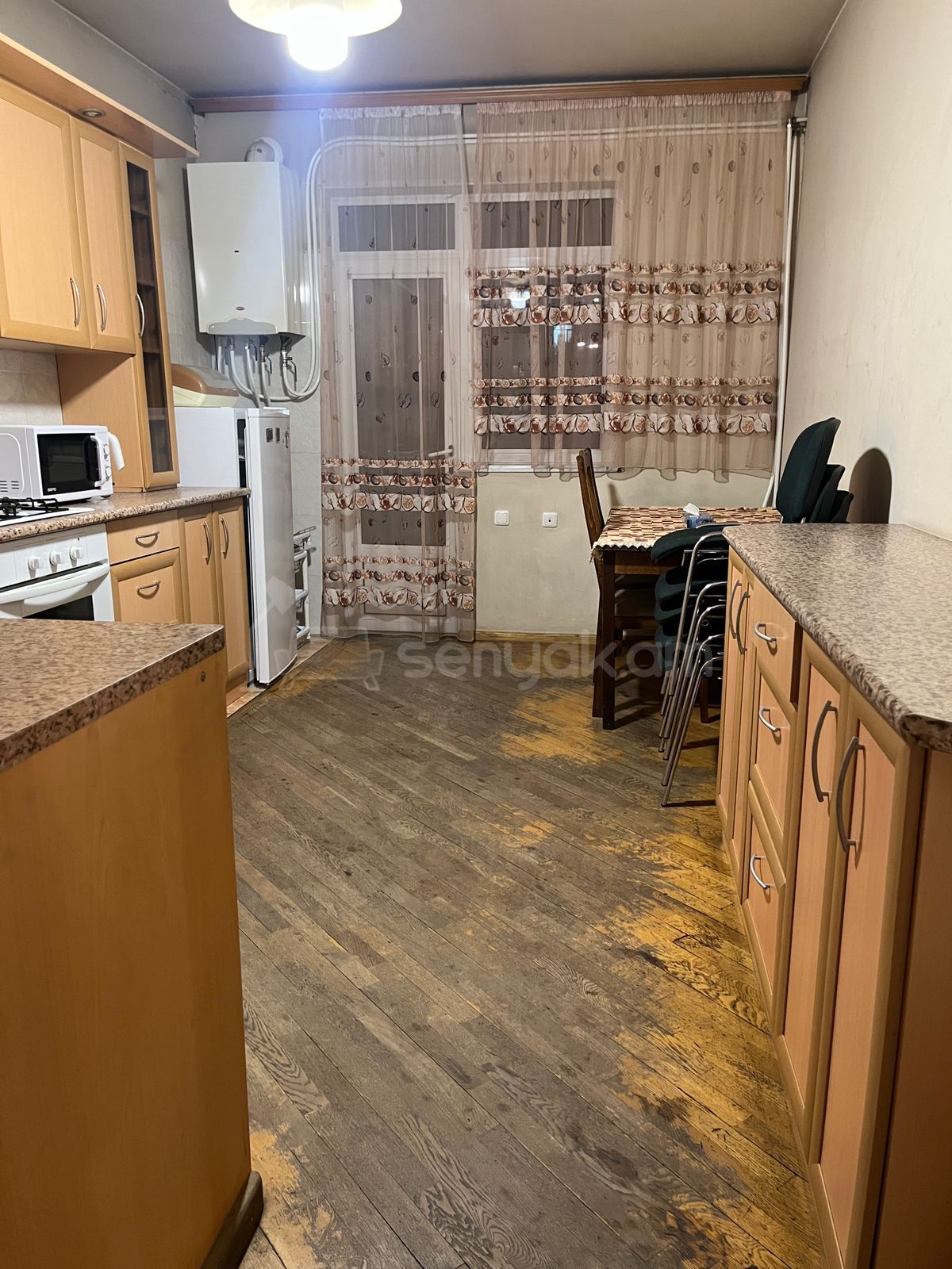 3 Սենյականոց Բնակարան Քարե Շենքում, 96քմ, 4/5 հարկ, Կապիտալ Վերանորոգված, Կահավորված