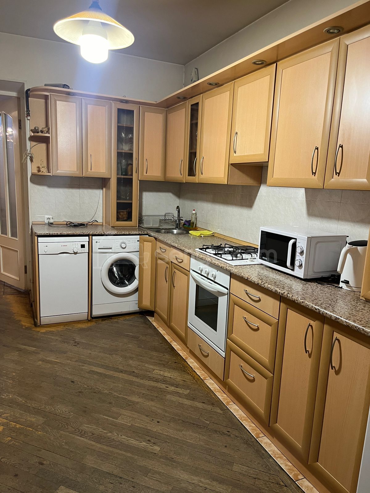 3 Սենյականոց Բնակարան Քարե Շենքում, 96քմ, 4/5 հարկ, Կապիտալ Վերանորոգված, Կահավորված