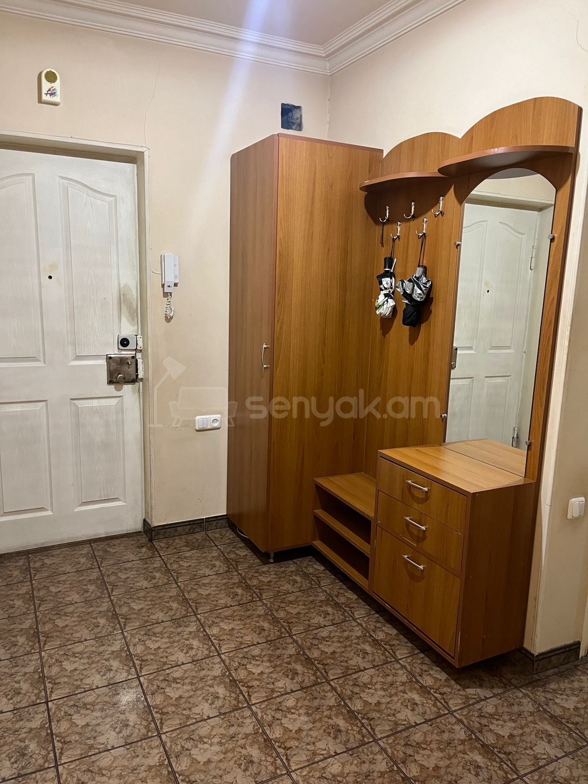 3 Սենյականոց Բնակարան Քարե Շենքում, 96քմ, 4/5 հարկ, Կապիտալ Վերանորոգված, Կահավորված