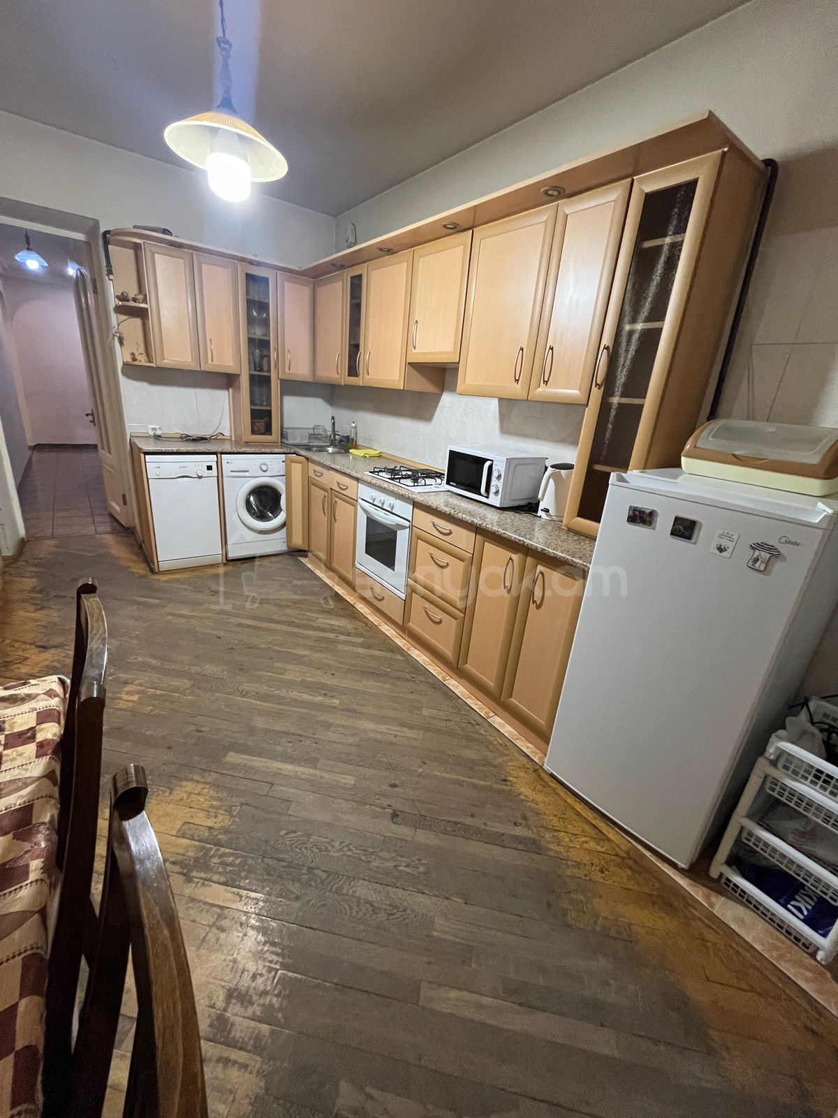 3 Սենյականոց Բնակարան Քարե Շենքում, 96քմ, 4/5 հարկ, Կապիտալ Վերանորոգված, Կահավորված