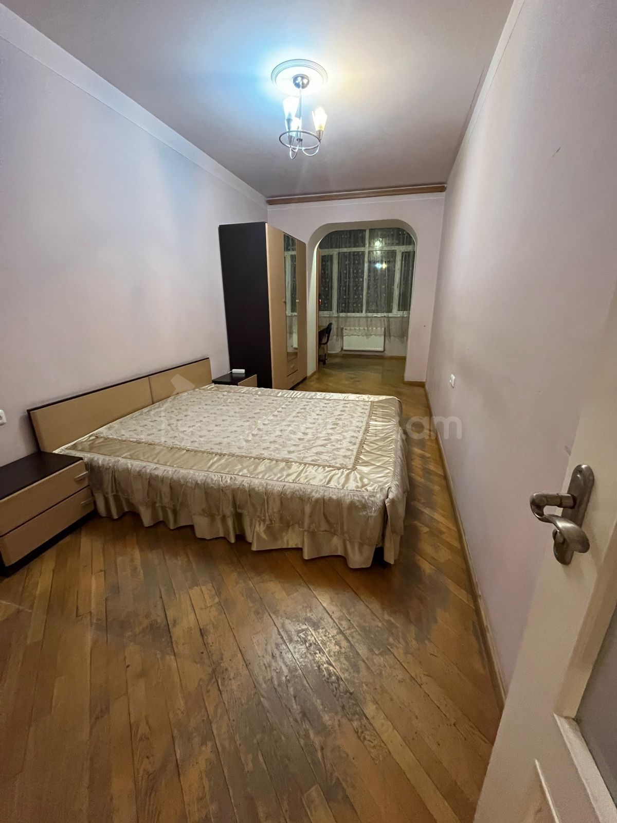 3 Սենյականոց Բնակարան Քարե Շենքում, 96քմ, 4/5 հարկ, Կապիտալ Վերանորոգված, Կահավորված