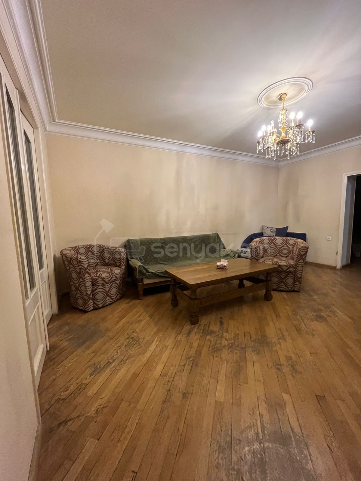 3 Սենյականոց Բնակարան Քարե Շենքում, 96քմ, 4/5 հարկ, Կապիտալ Վերանորոգված, Կահավորված