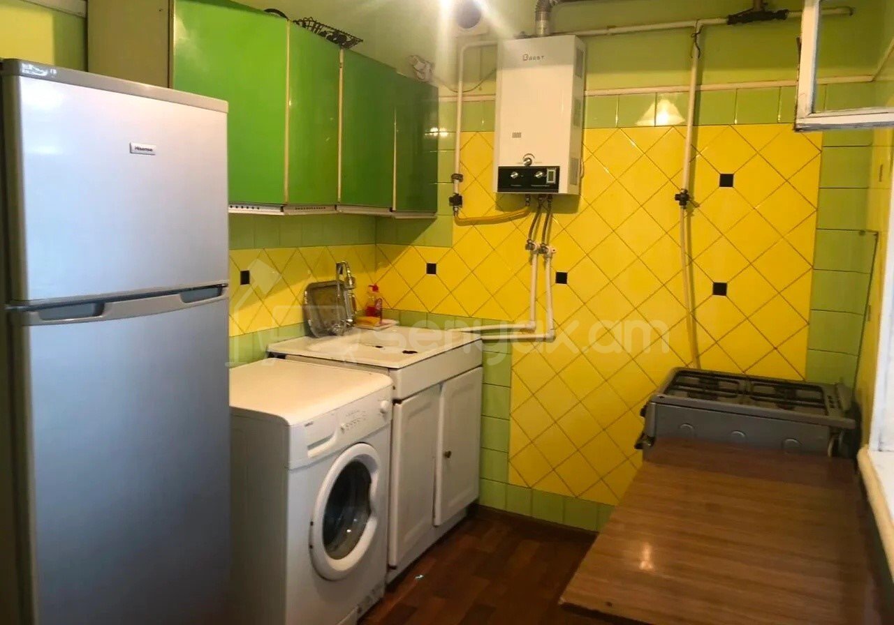 2 Սենյականոց Բնակարան Քարե Շենքում, 50քմ, 2/5 հարկ, Պետական Վիճակում