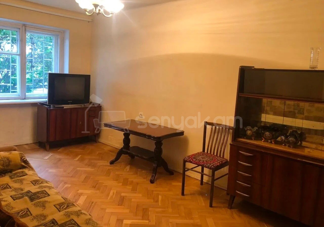 2 Սենյականոց Բնակարան Քարե Շենքում, 50քմ, 2/5 հարկ, Պետական Վիճակում