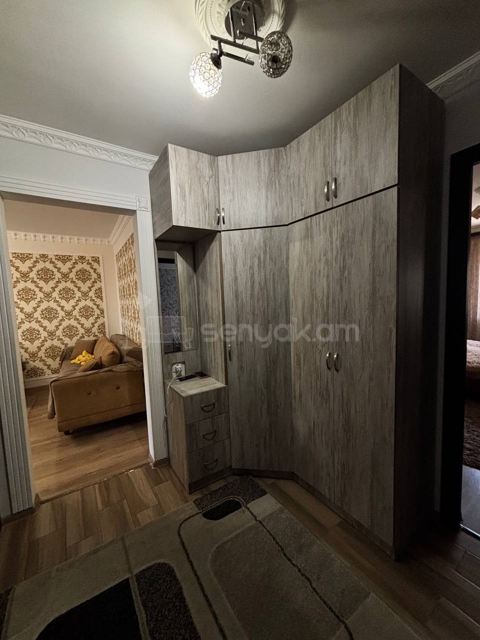 3 Սենյականոց Բնակարան Քարե Շենքում, 70քմ, 4/5 հարկ, Կապիտալ Վերանորոգված