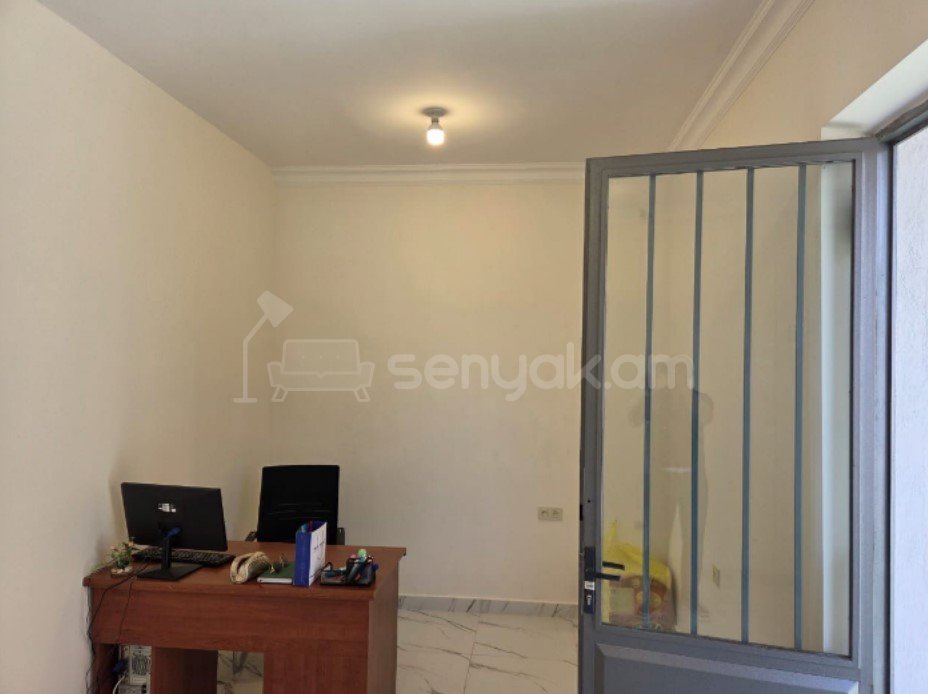 Սպասարկման Տարածք, 42քմ, Կապիտալ Վերանորոգված