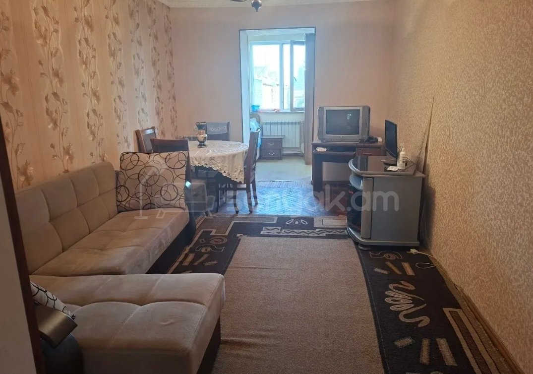 2 Սենյականոց Բնակարան Քարե Շենքում, 62քմ, 4/4 հարկ, Նորմալ Վիճակում, Կահավորված, Արևկող