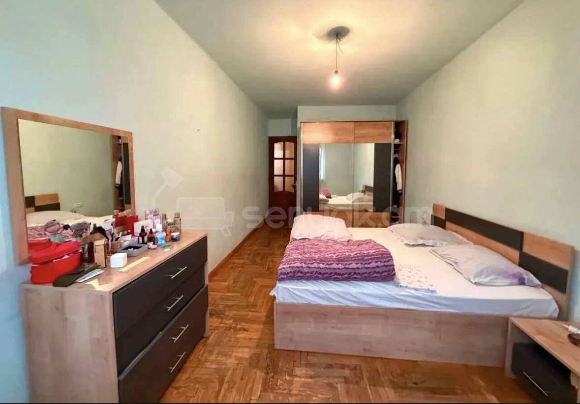 4 Սենյականոց Բնակարան Քարե Շենքում, 97քմ, 1/7 հարկ, Նորմալ Վիճակում