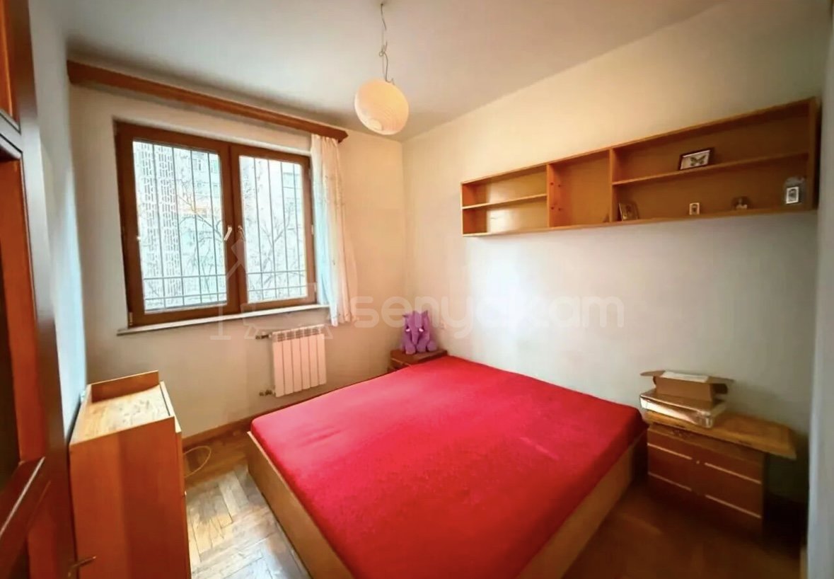 4 Սենյականոց Բնակարան Քարե Շենքում, 97քմ, 1/7 հարկ, Նորմալ Վիճակում