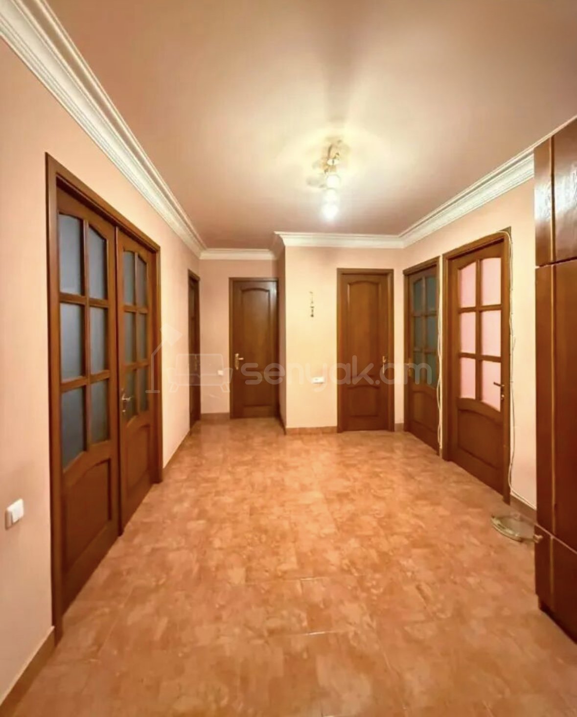 4 Սենյականոց Բնակարան Քարե Շենքում, 97քմ, 1/7 հարկ, Նորմալ Վիճակում