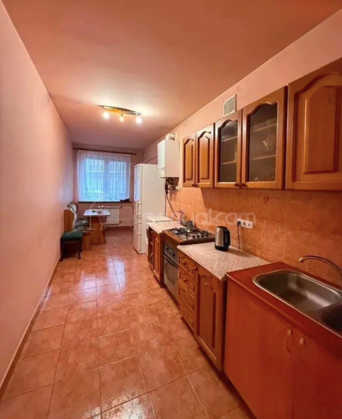 4 Սենյականոց Բնակարան Քարե Շենքում, 97քմ, 1/7 հարկ, Նորմալ Վիճակում