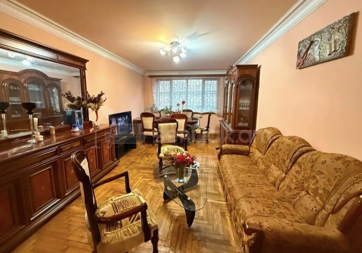 4 Սենյականոց Բնակարան Քարե Շենքում, 97քմ, 1/7 հարկ, Նորմալ Վիճակում