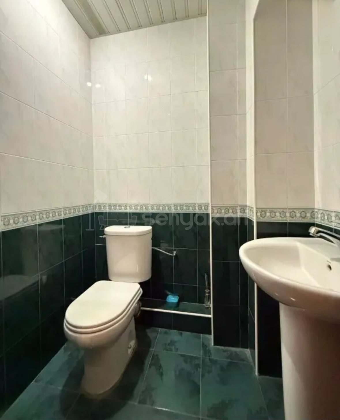 4 Սենյականոց Բնակարան Քարե Շենքում, 97քմ, 1/7 հարկ, Նորմալ Վիճակում